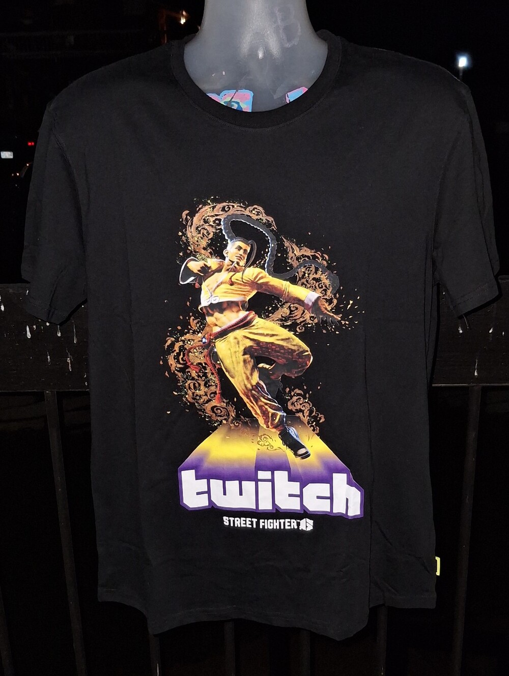 NWOT TWITCH Vs STREER FIGHTER T SHIRT SIZE LARGE STREET FIGHTER SHIRT